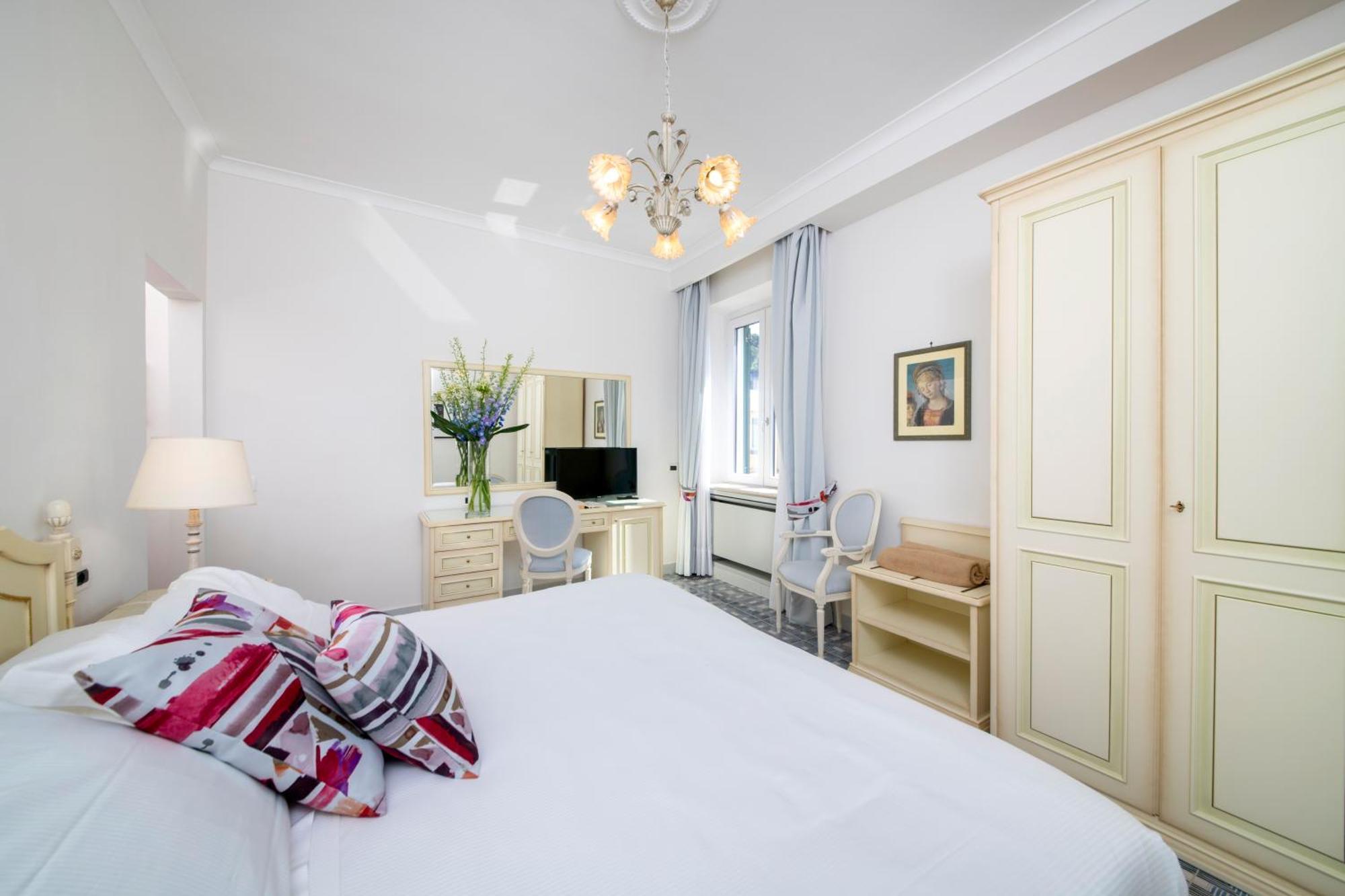Hotel La Reginella & 4*